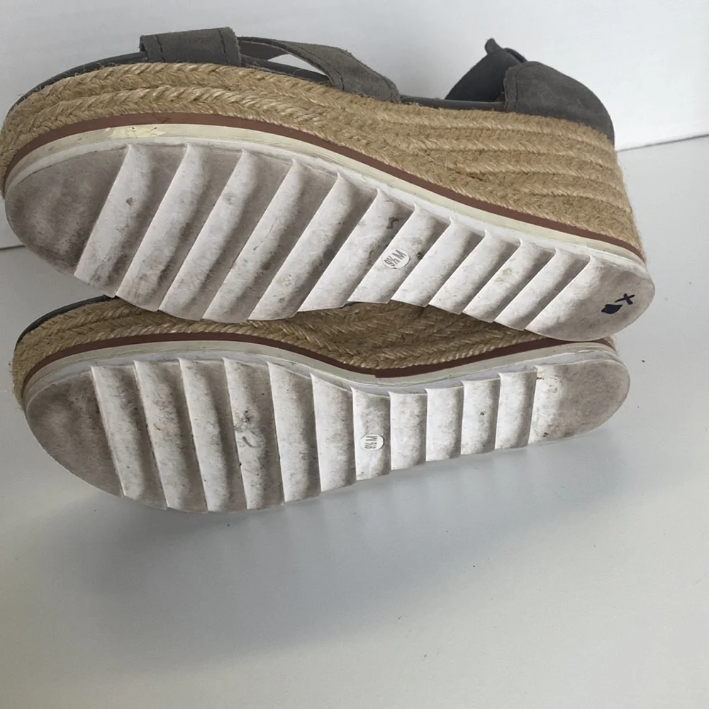 Marc Fisher Zulika wedge olive green size 9.5